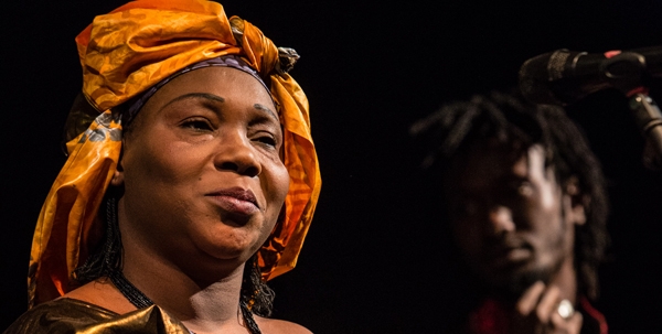 Hawa Kasse Mady Diabaté, stervocaliste van het Malinese Trio Da Kali